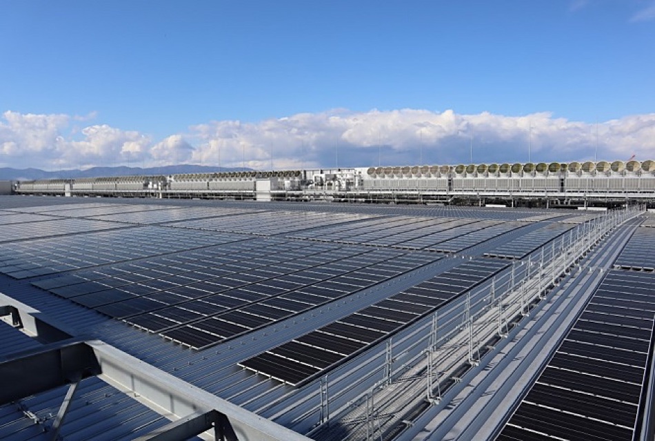 Storage supplier Kioxia solar panels