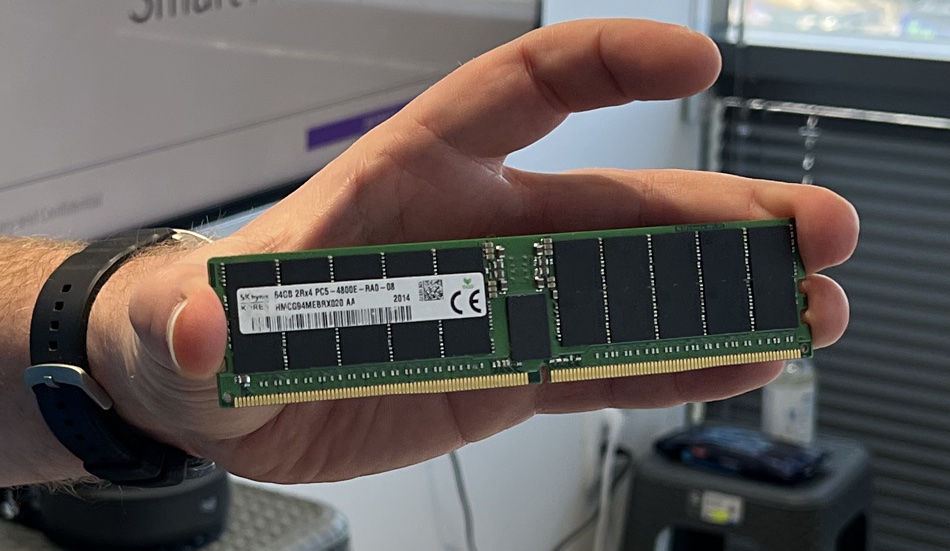 Unifabrix Smart Memory Node's SK hynix DDR5 DIMM